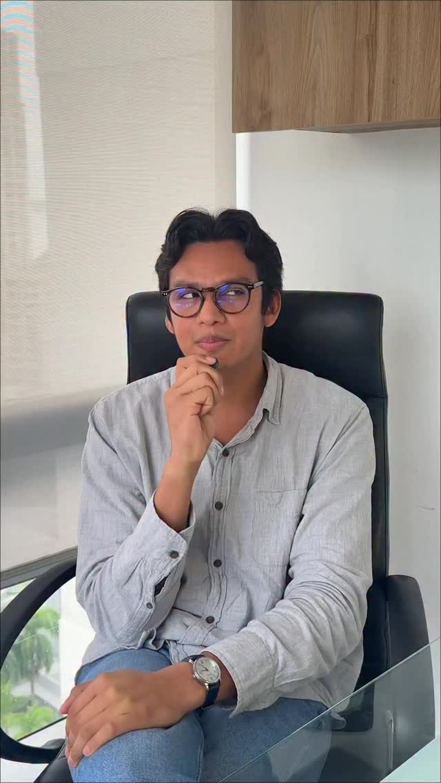 Denle like para que le paguen la quincena a Emma
El es nuestro fashion icon y funniest person en la ofi. Entonces obviamente le teníamos que pedir que nos de su opinión de algunos outfits de los #goldenglobes ⭐️
Amamossss