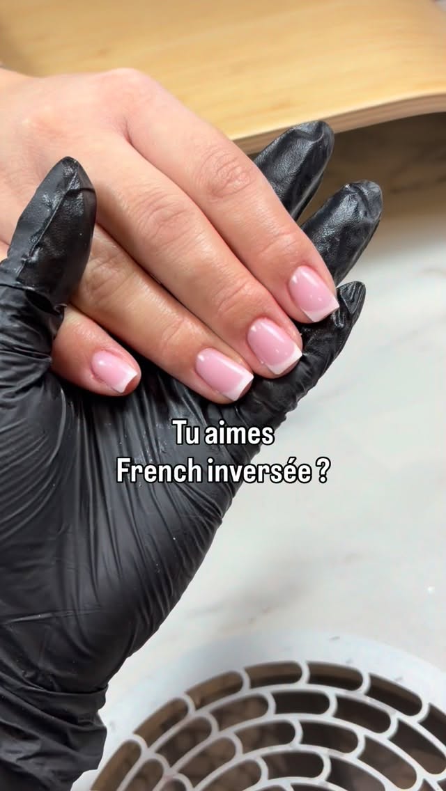 Je partage avec vous les références de cette magnifique French inversée ✨
Full @oanailsystem
-Structura Bass pink
-Médium White French
-Liquide Polygel 10
-Endless shine
#ongles #frenchinversa#frenchinversée #oanailsystem