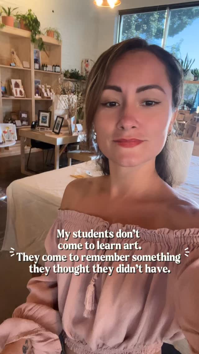 Most of my students come to my workshops thinking the same thing:
“I’m not the artist of the family.” “I’m not talented.”
“I’m too old.” “I don’t have the skills.”
And almost every single one leaves realizing the same truth: They always had it in them.
They didn’t lack talent, they just never allowed themselves to believe they did.
They thought learning art would be hard, frustrating, or stressful and instead, they learned how to let go, trust their hands and listen to themselves again.
This work isn’t about making “better art.”
It’s about remembering a part of you that was never gone.
If this resonates, follow along and stay tuned,
I’ll be sharing upcoming in-person and online workshops soon. ☺️