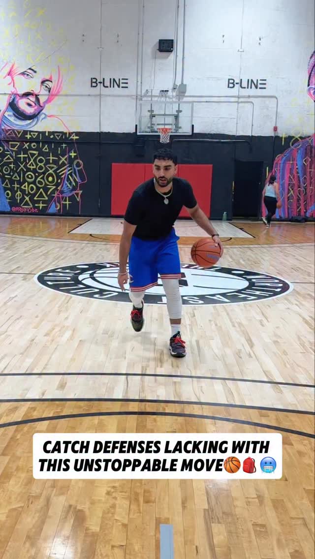 Catch defenders lacking with this unstoppable move 👀🏀🔥
Video creds: @jordanwalton11
#basketballmoves #basketballtraining #basketballdrills #basketballtips #handles