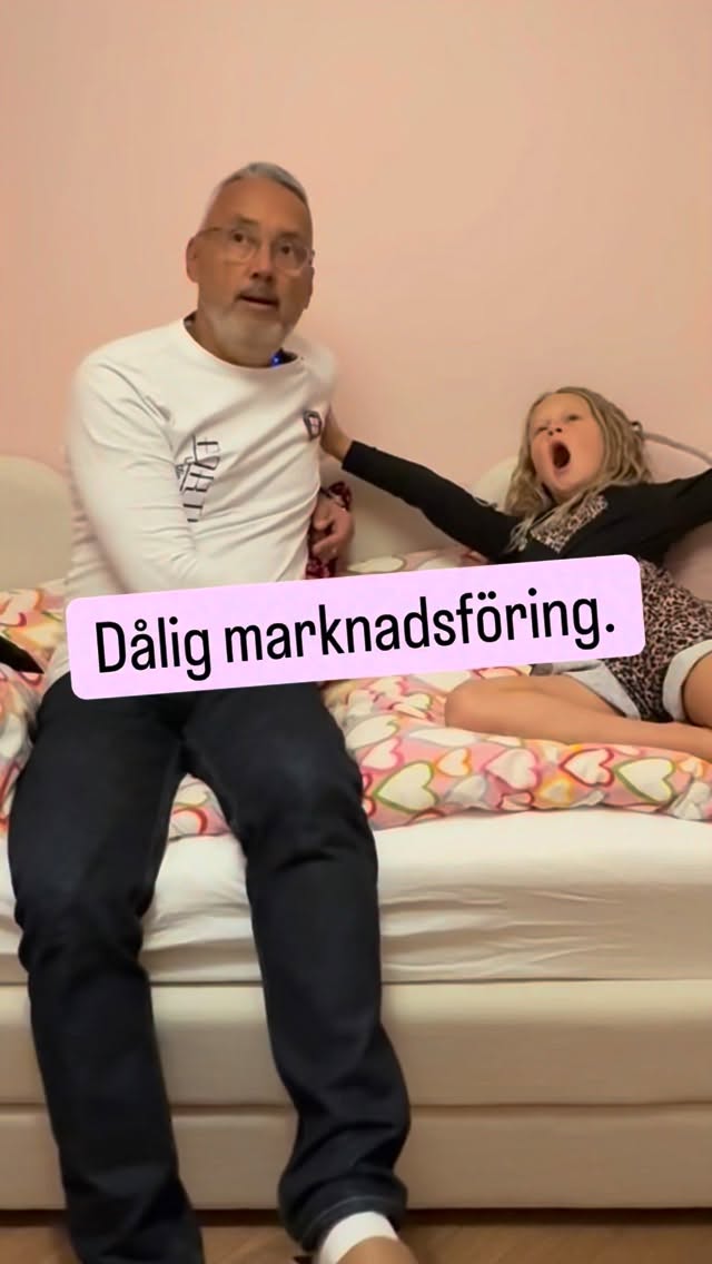 Alba har koll. Hugg en biljett till min nya ståuppturné du också. Bara att smita in på bronten.se 👍🏼🎟️