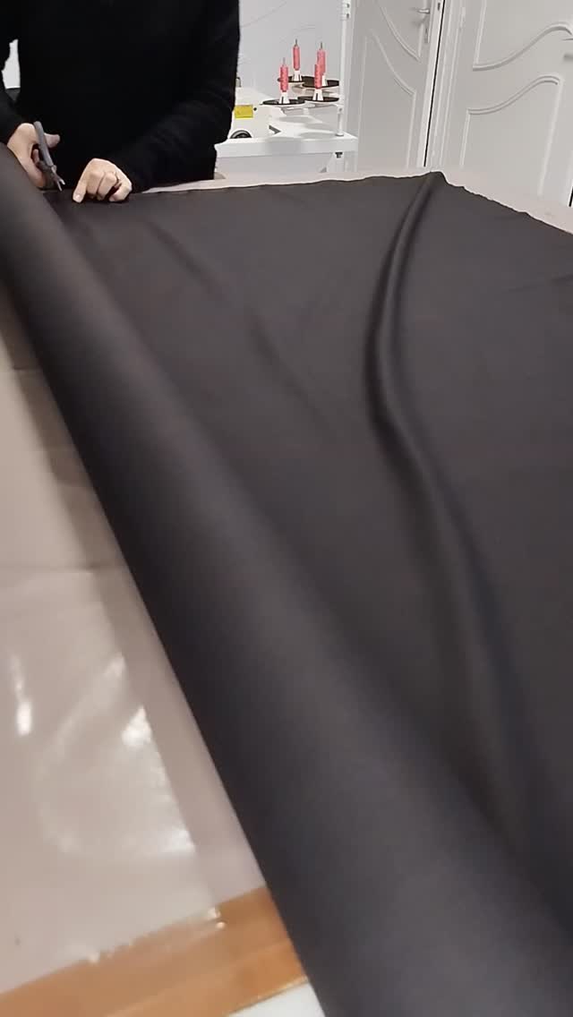 Première étape avant la confection: tracer son patron puis le découper.
Étape importante de précision en optimisant le tissu pour avoir le moins de perte possible.✂️
📍www.lecalotfrancais.com
#calot#calotpersonnalisé#nurse#chirurgien#dentaire