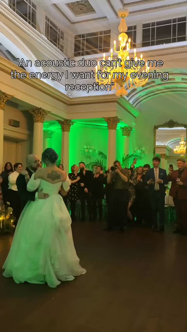 This dirty little goth wedding had the most WONDERFUL surprise end with Parachute by @chrisstapleton including (non fire 😂) pyrotechnics and a perfectly in time dance routine 💃 🪩
📍 @lartingtonhall for J&J
📸 @eyeofthetyne
#chrisstapleton #alternativewedding #countrymusic #weddingsinger #firstdance @jenstevensmusic @jembleton.jpg