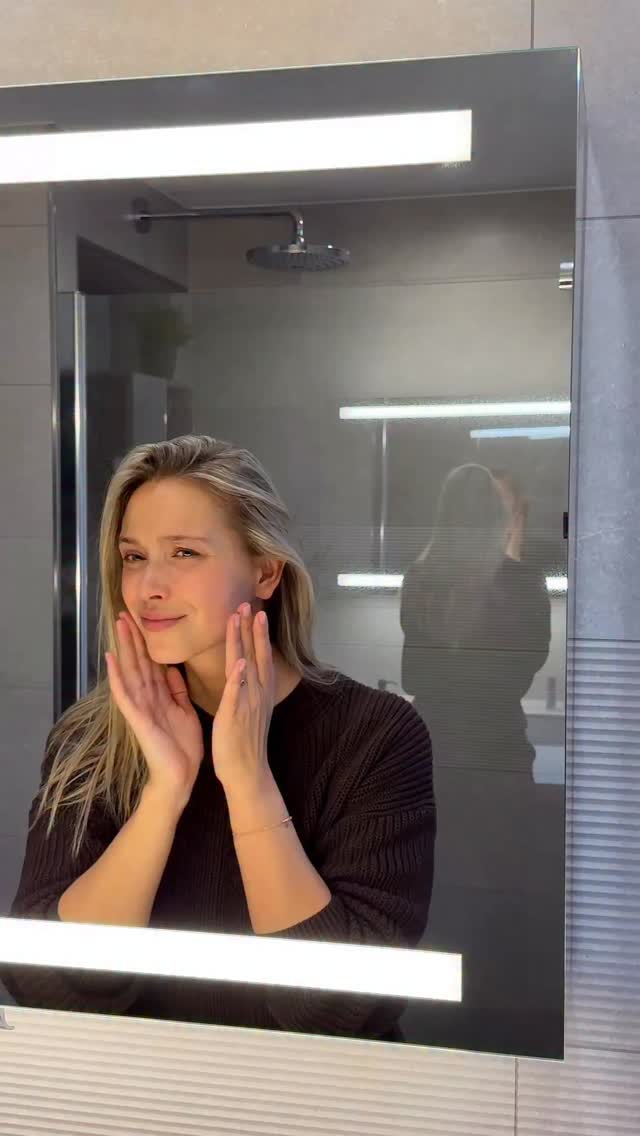 Skincare ist für mich kein Trend, sondern Selbstfürsorge 🧡✨
Ich liebe es, neue Produkte zu testen und zu beobachten, wie meine Haut reagiert. Als Model ist sie täglich Strapazen ausgesetzt & genau deshalb ist mir meine Pflegeroutine extrem wichtig!!!
Diese Routine fühlt sich gerade einfach richtig gut an 🥹✨
ADD//: Neu in der K-Beauty-Welt? Dann ist das hier für dich 🤍
Das Yepoda Starterset enthält alles, was du für den perfekten Einstieg brauchst …Double Cleansing, Skin Prep & Feuchtigkeitspflege für einen gesunden, strahlenden Teint.
Wenn ich neu anfangen würde, würde ich genau diese Produkte wählen. Koreanische Beauty ist mein absoluter Favorit und das hier ist ohne Frage die beste Einsteigerroutine. ✨
#yepoda #kbeauty #skincareroutine #koreanskincare