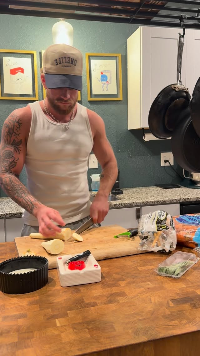 The chokehold this song has on me…
.
.
.
.
#mensmentalhealthawareness #thewellcraftedman #ellalangley