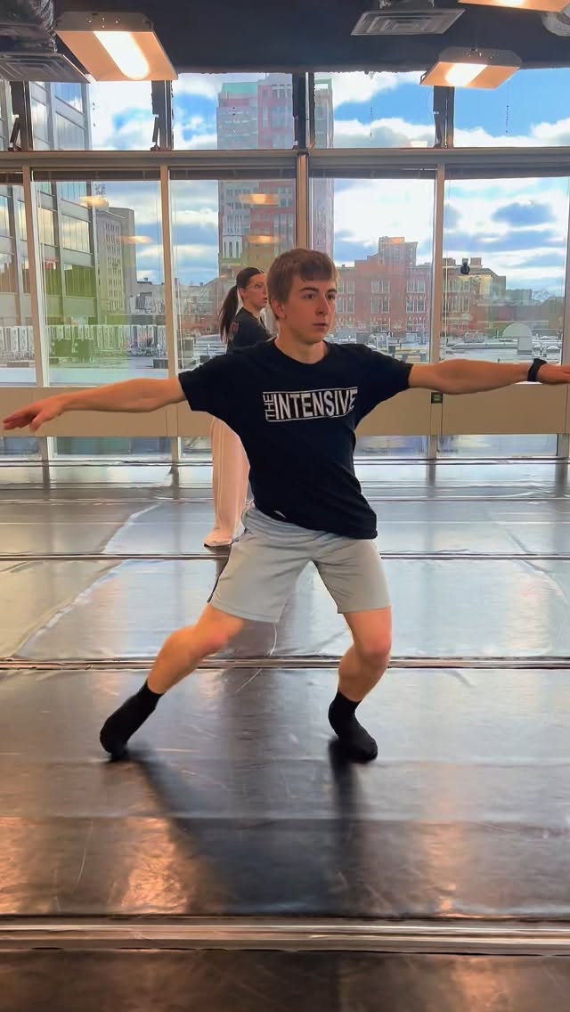 Movement〰️Access⭐️Community🤲🏻
At NSquared Dance, we believe dancers everywhere deserve space to train, explore, and create. Our weekly open classes are designed to bring diverse technique and artistic growth to local dancers.
✨ Weekly Open Class | 12–1:30pm, $20 drop in (class cards available). Come move with us!✨
🎥 @danamazzz
(NSquared Dance does not own the rights to this music)