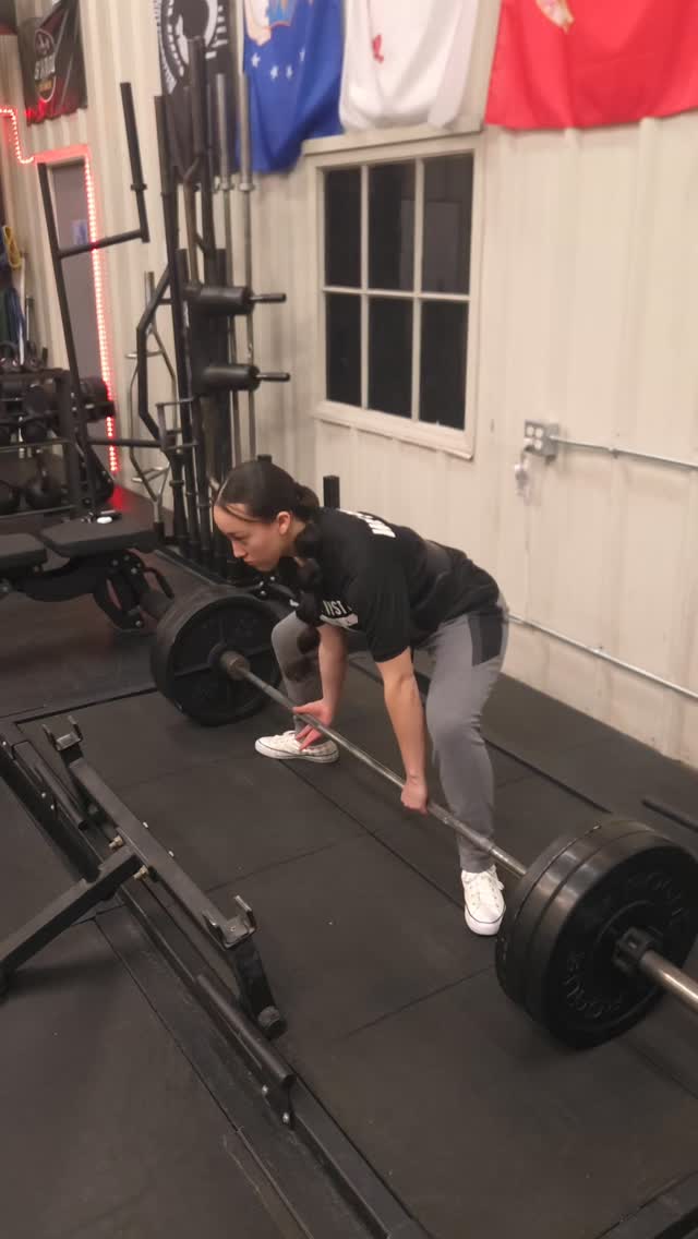 Olivia's last deads day til 1-19! 1st comp of the HS season and she's gonna kill it!!
#gym #girlswholift #powerlifter #thursday #workoutmotivation