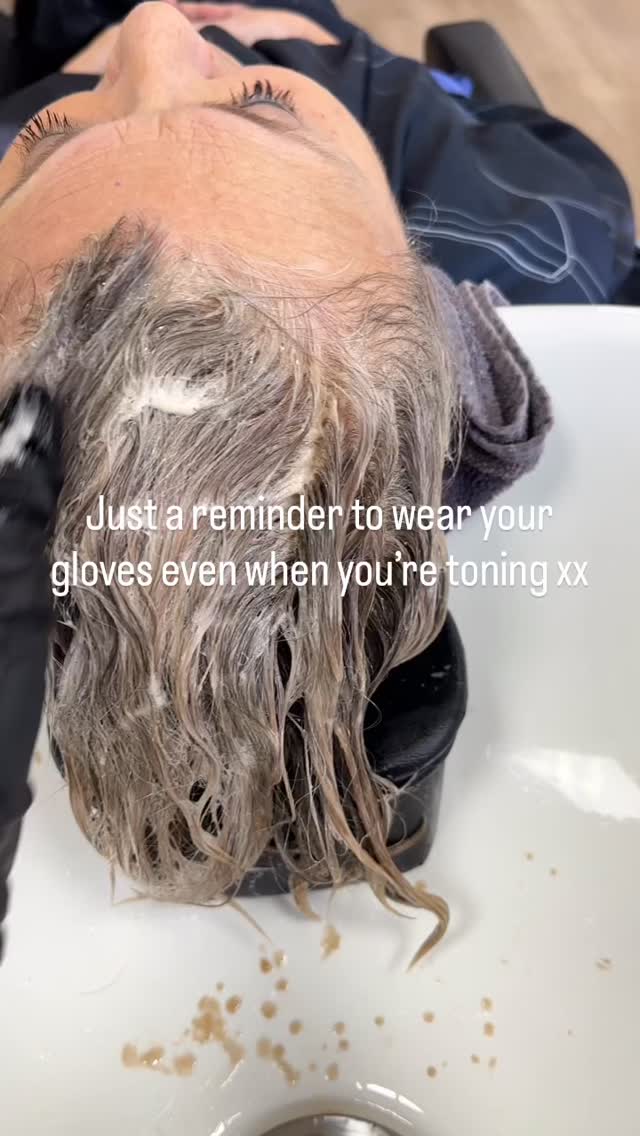 Friendly reminder- also bonus points if they are reusable 😄
#hairstylist #hairstylistproblems #cleanbeauty #nontoxic #westdesmoines