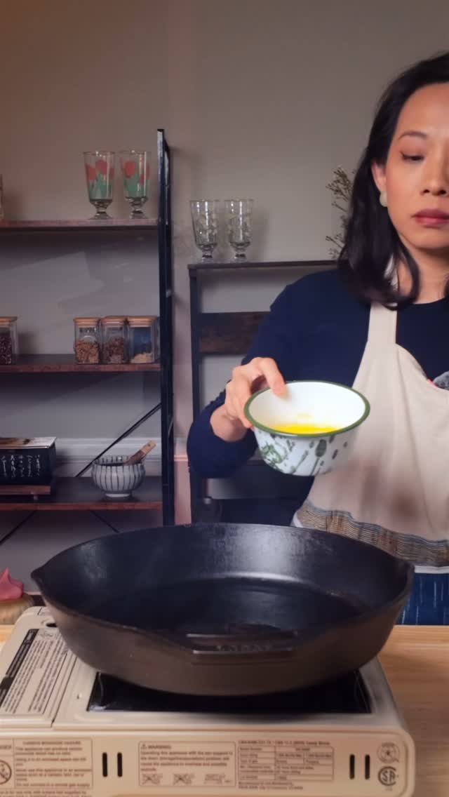 You hear it before you see it.
Hotplate tofu, the way I grew up eating it.
Full story + recipe on Substack 👉 happivore.substack.com
#hotplatetofu #thehappivorelife #CookingWithEvelyn