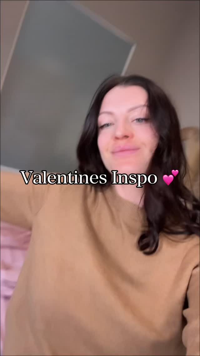 I am not one to decorate very much for each holiday, BUT I thought this dusty rose pink spa sheeting would be perfect for Valentines Day AND all year around, let's be honest.... 😍