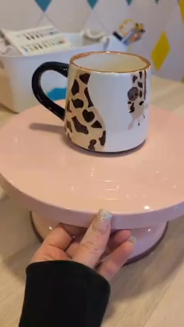 🦒 We are fully booked this weekend 🦒 but you can pop in any time for a To Go kits and take away coffee and enjoy a creative treat from the comfort of your home