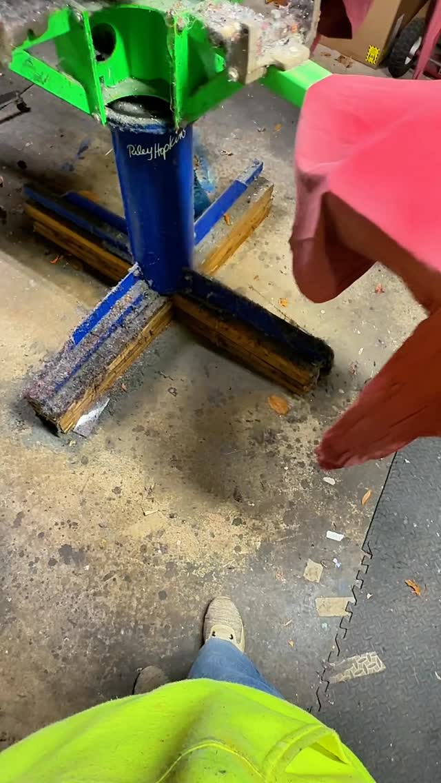 4 color print 🤩👕
T-Shirts: @bierhaul + @bierhaul_townhouse
Design by: @zachwoomer
💌Get started: hello@northbrookpress.com
#POV #screenprinting #screenprint #oddlysatifying