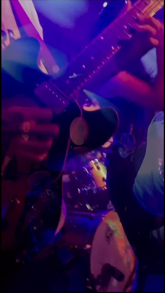 3 weeks today until we’re back! 🌹
We are delighted to announce we will be joined by the fantastic @birdsflyingbackwards for our show on Feb 6th at @hopeandanchorlive
See ya’ll there 🤠
🎥 Nick Meers