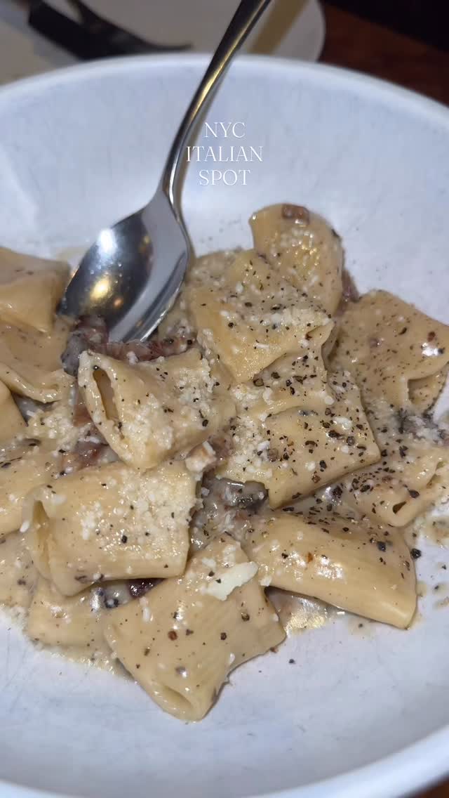 Last stop on my NYC food tour, and the Gricia pasta at Ci Siamo might just be my new obsession. That creamy, peppery sauce and perfectly cooked rigatoni? Unreal. ✨
#newyork #italian #newyorkcity #restaurant #newyorkfood #newyorktrip