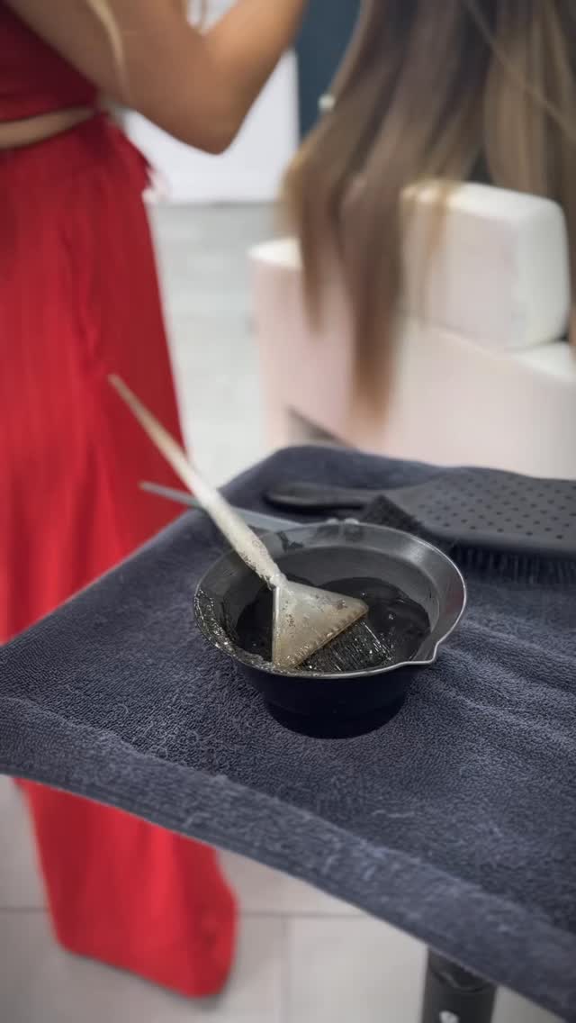 I’ve never met a profitable stylist charging $150 for 6 hours — and here’s why 👀
1️⃣ Your time is your most valuable asset, and underpricing it leads to burnout ⏰
2️⃣ Low pricing often attracts misaligned clients instead of long-term, loyal ones 💔
3️⃣ You can be fully booked and still not seeing the growth you want 📈
4️⃣ Quality products, continued education, and elevated service require proper pricing 💎
5️⃣ Long hours at low tickets keep you stuck working in your business instead of growing it ⚡
Profit comes from intention, strategy, and charging your worth 💼✨
.
.
.
#PerfectBlendEDU #ExtensionEducation #HairExtensionTips #SewInExtensions #hairstylisteducation