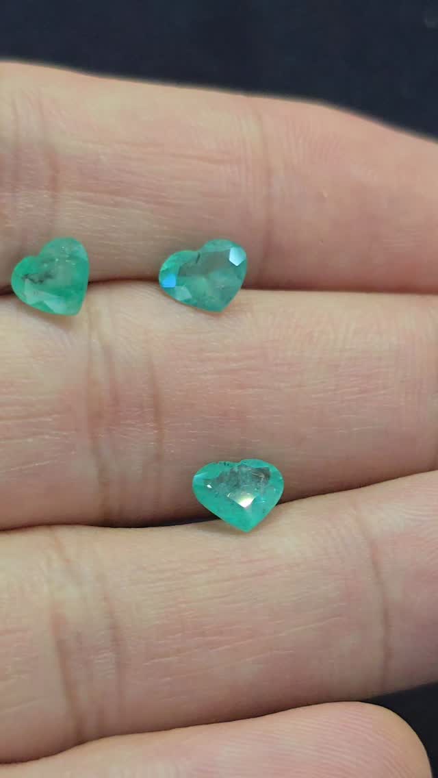 ✨ Referência em esmeraldas naturais 💎
Seleção especial para quem busca exclusividade, beleza e confiança.
Para valores e disponibilidade, chame no direct ou WhatsApp.
#pedraslapidadas #pedrasnaturais #pedraspreciosasbrasileiras #esmeraldas