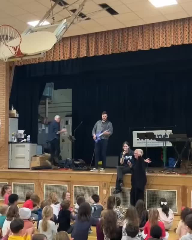 We had the BEST time at South Mountain Annex yesterday!
Huge thanks to the amazing students, teachers, and PTA for making it such a wonderful morning. We explored instruments, melody, harmony, and rhythm, and even wrote a song together about puppies and pancakes 🐶🥞 (yes, it’s as fun as it sounds!).
Special shout-out to Ms. Watkinson for jumping in and making music with us!
#musicschool #musiclessons #soma #maplewoodnj #southorangevillagenj