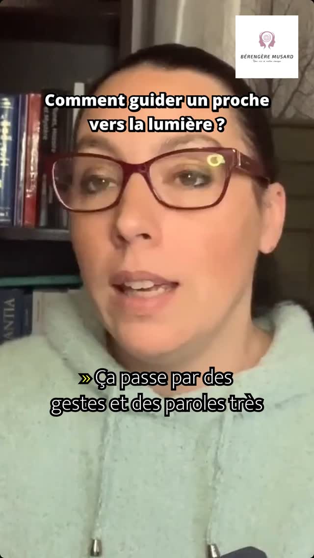Imagine : une âme qui reste encore un peu auprès de nous, juste après le passage.
Quelques jours, parfois plus… Elle attend, hésite.
Mais la lumière vient toujours la chercher.
Et nous, on peut l’aider avec des gestes si simples :
Allumer une bougie 🕯️
Prononcer ces mots doux : « Même si tu souffres, tu es accompagné. Va vers la lumière. »
Prier, inviter nos guides, nos anges, ses anges à elle, à ouvrir un portail lumineux.
Insister avec amour pour qu’on vienne la chercher.
Dans une maison, un lieu chargé, face à un courant d’air froid ou une présence pesante…
Il y a toujours quelque chose à faire.
Un geste simple, une intention pure, et l’énergie bloquée se libère enfin. 🌟
La mort n’est pas une fin, mais une porte qu’on peut aider à franchir.
As-tu déjà accompagné une âme comme ça ? Quelle est ton expérience avec ces gestes de lumière ? Partage ci-dessous ! 👇
#AmesErrantes #PasseurDAmes #VieApresLaMort #Spiritualite #LumiereDivine #Priere #Bougie #GuidesSpirituels #Anges #LiberationDAme #AuDela #EveilSpirituel #GuérisonSpirituelle #EnergieBloquee #AccompagnementDesDefunts
#berengeremusard
Vidéo en version complète sur Youtube @berengeremusard