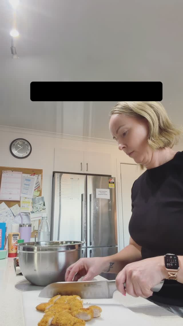 Do I love my family? Absolutely. ❤️
Do I occasionally dream about faking my own death and living in a quiet cabin where no one asks “what’s for dinner?”
…also yes. 🫠🍽️
Between picky eaters, last-minute food refusals, and planning 3 meals a day forever, it’s a lot.
If dinner decisions are draining the life out of you — you’re not failing, you’re just tired.
👉You’re allowed to want easier mealtimes.
👉You’re allowed to feel over it.
👉And yes… there are ways to make this simpler.
Follow along for realistic picky eating support (and solidarity).
#pickyeaterlife
#parentingstruggles
#feedingkids
#mealtimestruggles
#pickyeatinghelp