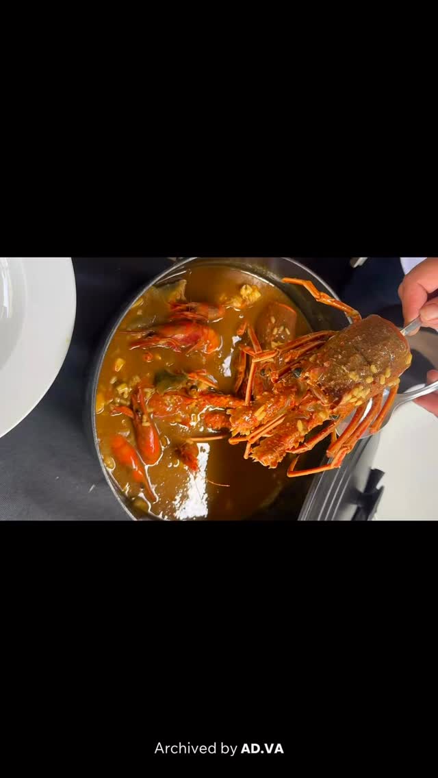 Stop… wait a minute 🤍
¿Con quién te quedarías aquí a ver el atardecer? 🌊
Etiquétalo y venid a disfrutar 🍽️🍸
#coralbeach #restaurant #foodie #sunset #puerto