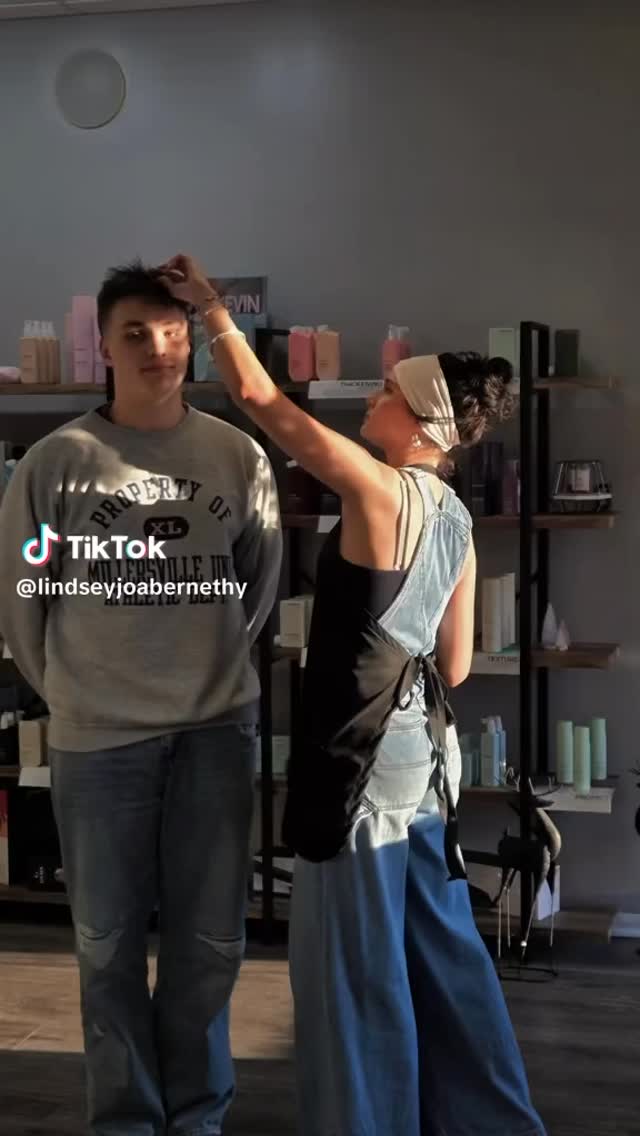 Lilly doing her thing 💇
#menscuts #hairsalon #cuttinghair #lovekm