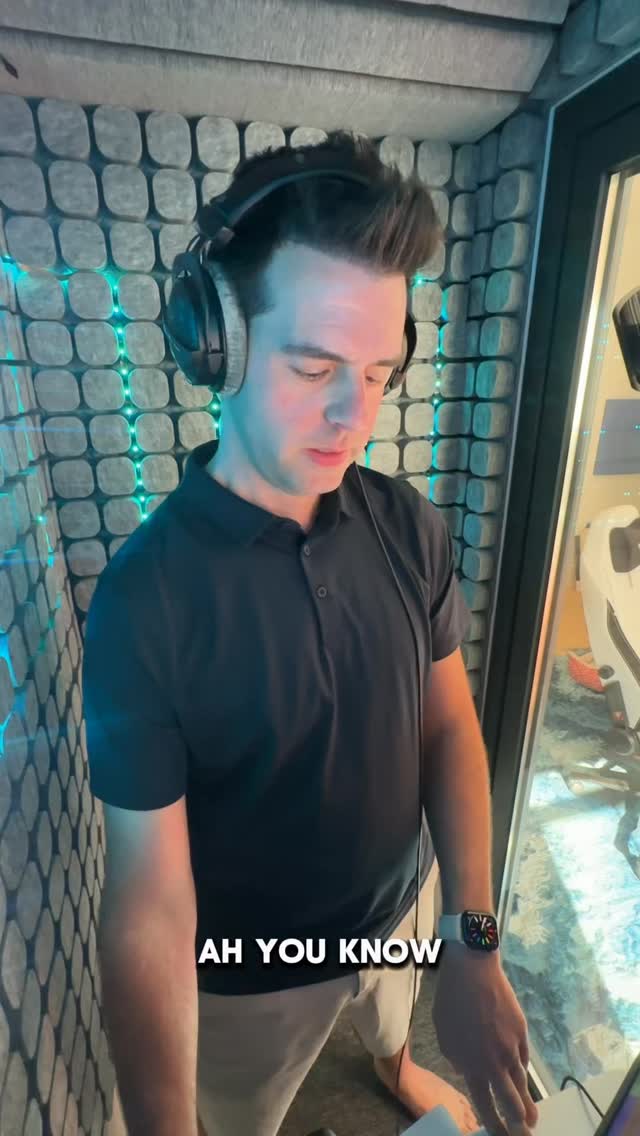 Behind the scenes
#voiceover #voiceactor #homestudio