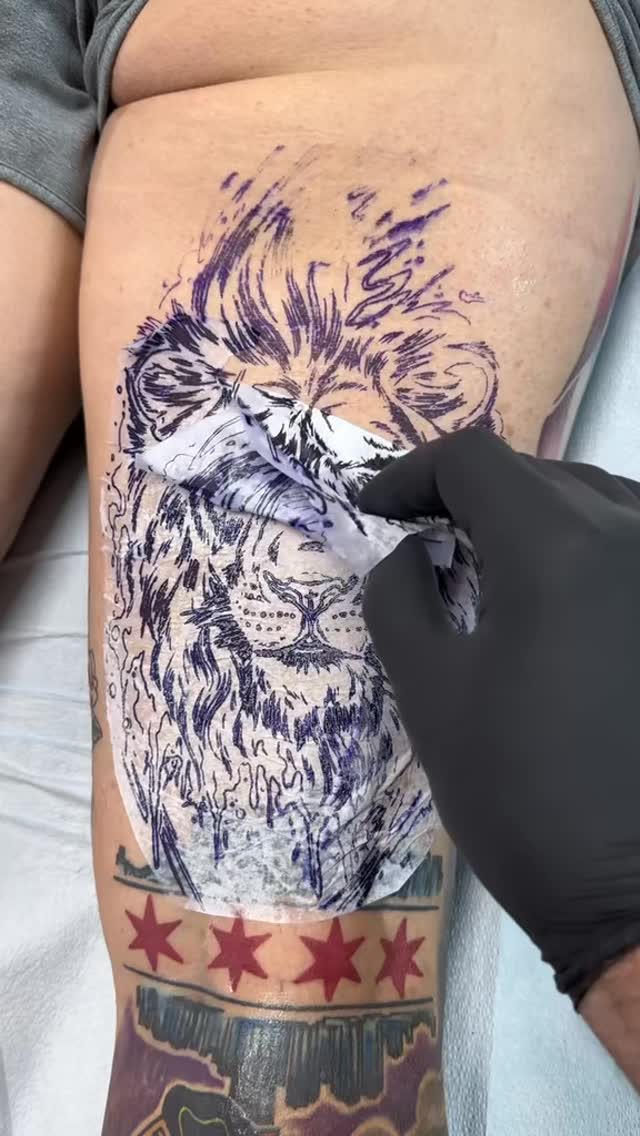 This watercolor painterly lion tattoo was super fun to do. I don’t get to do super flows styles often which is great
#lion #watercolour #tattoo
@luckysupplyusa @eternalink @truetubes @inkmaster @afterinked @afterinkedcolombia @electricgoldonparkblvd @kingpintattoosupply