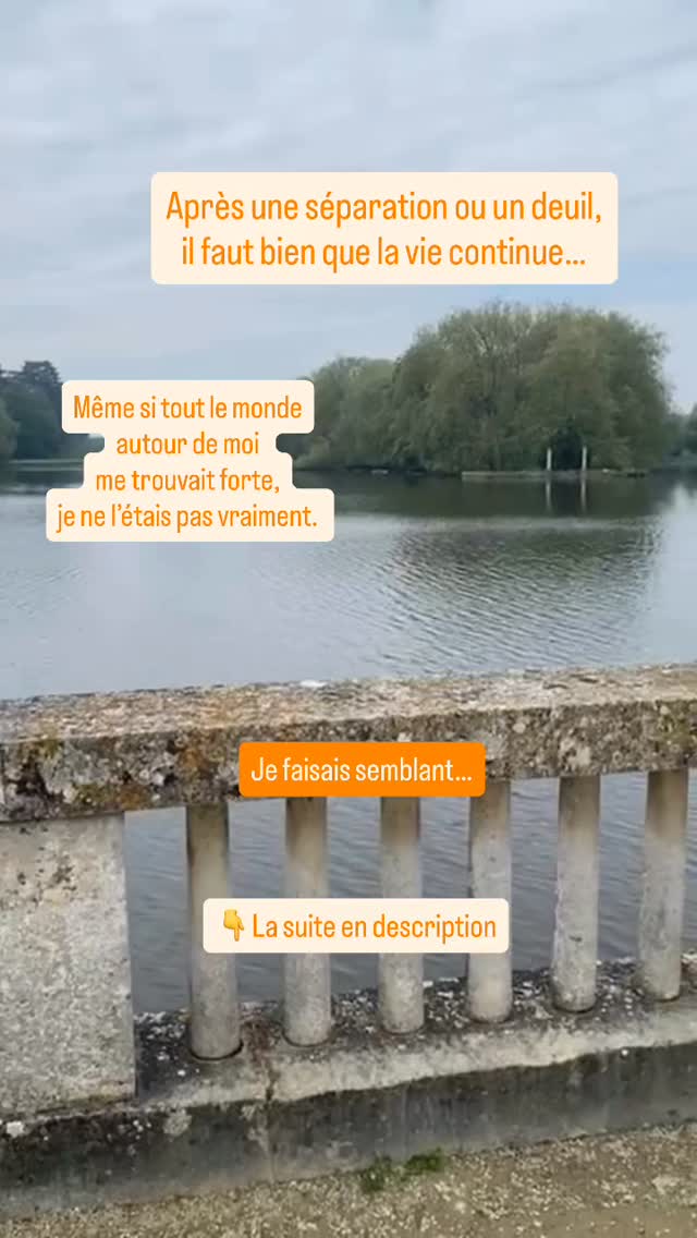 Après une séparation ou un deuil, il faut bien que la vie continue…
Même si tout le monde autour de moi me trouvait forte, je ne l’étais pas vraiment.
Je faisais semblant : pour mon fils qui avait besoin de moi, pour ne pas faire pitié, et tout simplement parce qu’il le fallait bien…
Mais à l’intérieur, j’étais épuisée, triste, et j’avais peur du présent comme de l’avenir.
Un jour, la psy de mon fils m’a dit : « Si vous allez mieux, votre fils ira mieux. »
Cette phrase a été un déclic. Le soir même, je cherchais de l’aide et j’ai trouvé une coach qui m’a accompagnée pour me relever.
Si toi aussi tu traverses ces épreuves, sache que tu n’es pas seule.
Si ce post résonne avec toi, laisse un 💛 ou écris-moi un mot en privé.
#sereconstruire
#coachingpourfemmes
#reconstructionpersonnelle
#cheminguérison
#tunespasseule