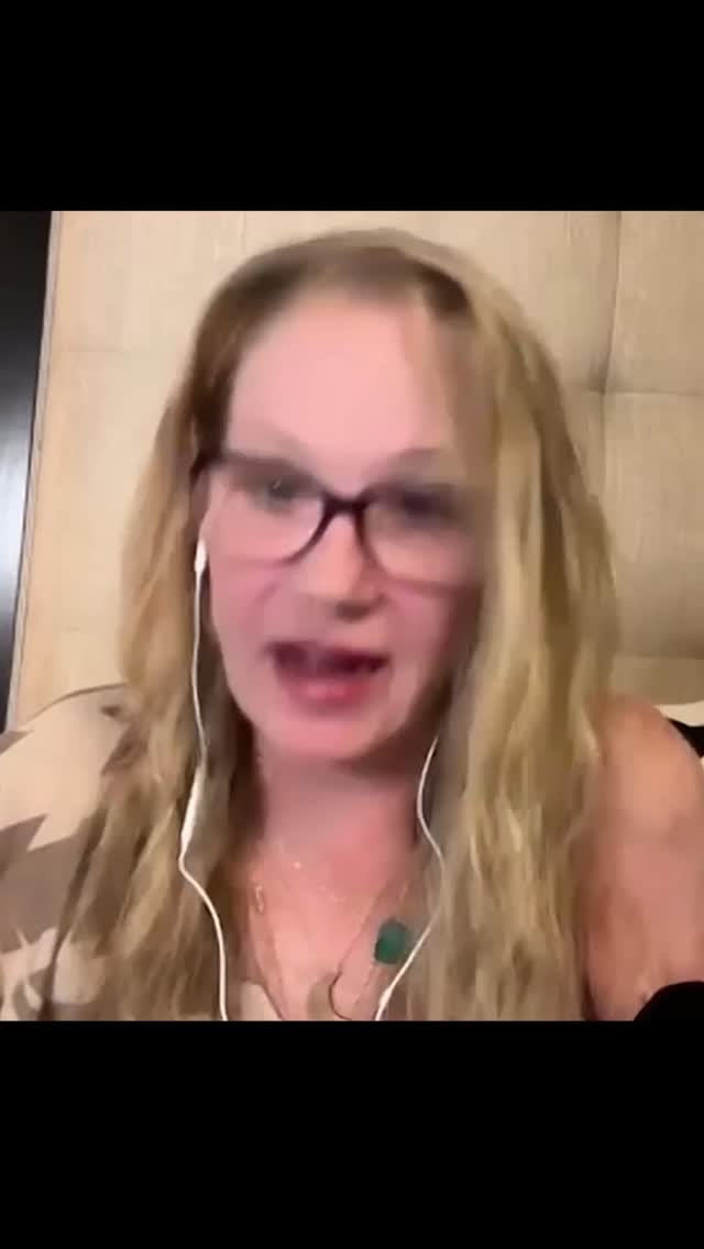 Sometimes the boldest rebellion isn’t loud. It’s simply choosing to be yourself.
@jesposito @catyezbak #christinaapplegate