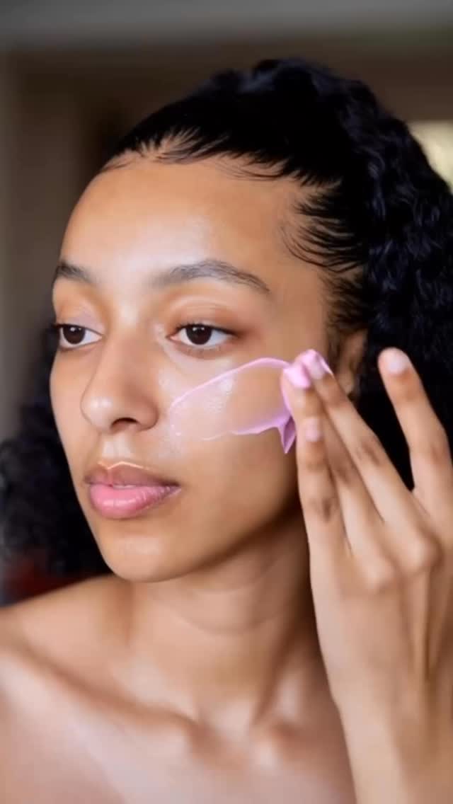 🌸 Glow like never before!
🌹 Meet the Mary & May Rose Hyaluronic Mask
💧 6,000ppm French rose petals + 5 types of hyaluronic acid + 9,300ppm Damask rose water
🌿 With anti-aging Fig Extract for youthful skin
🖌 Comes with a silicone brush for easy, mess-free application
🐰 Cruelty-free & eco-friendly
✨ Hydrate. Nourish. Glow.
📍 “Now available in Addis! +251973777077