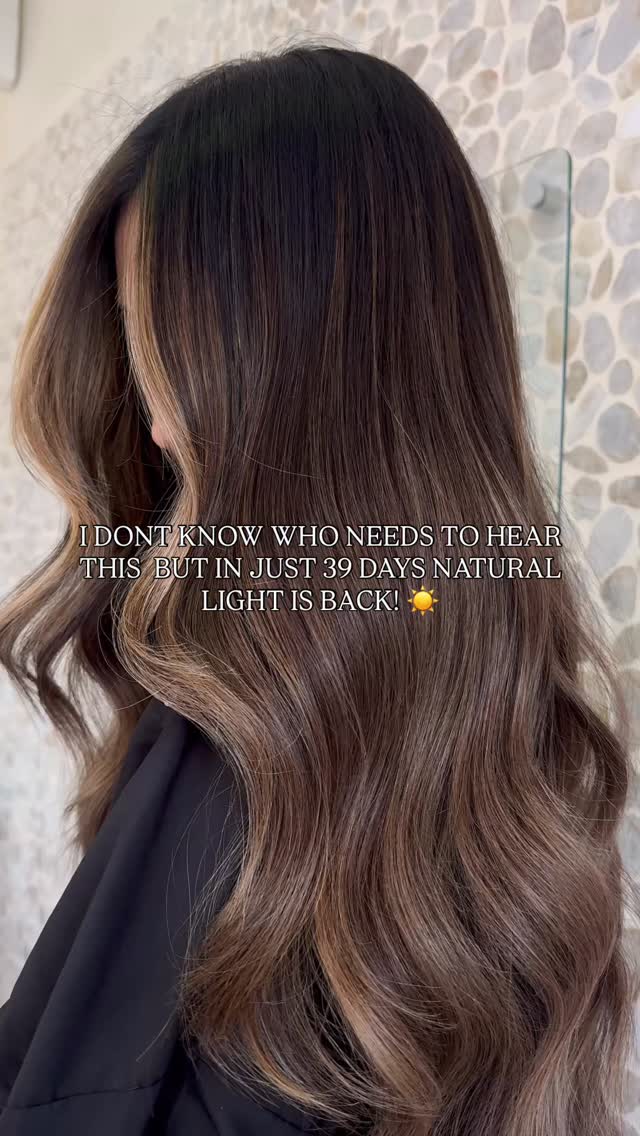 Us UK hairstylist counting down the days… ☀️
-
Don’t wait! Book your spring hair now! 🌸🌼
➡️ Link in bio