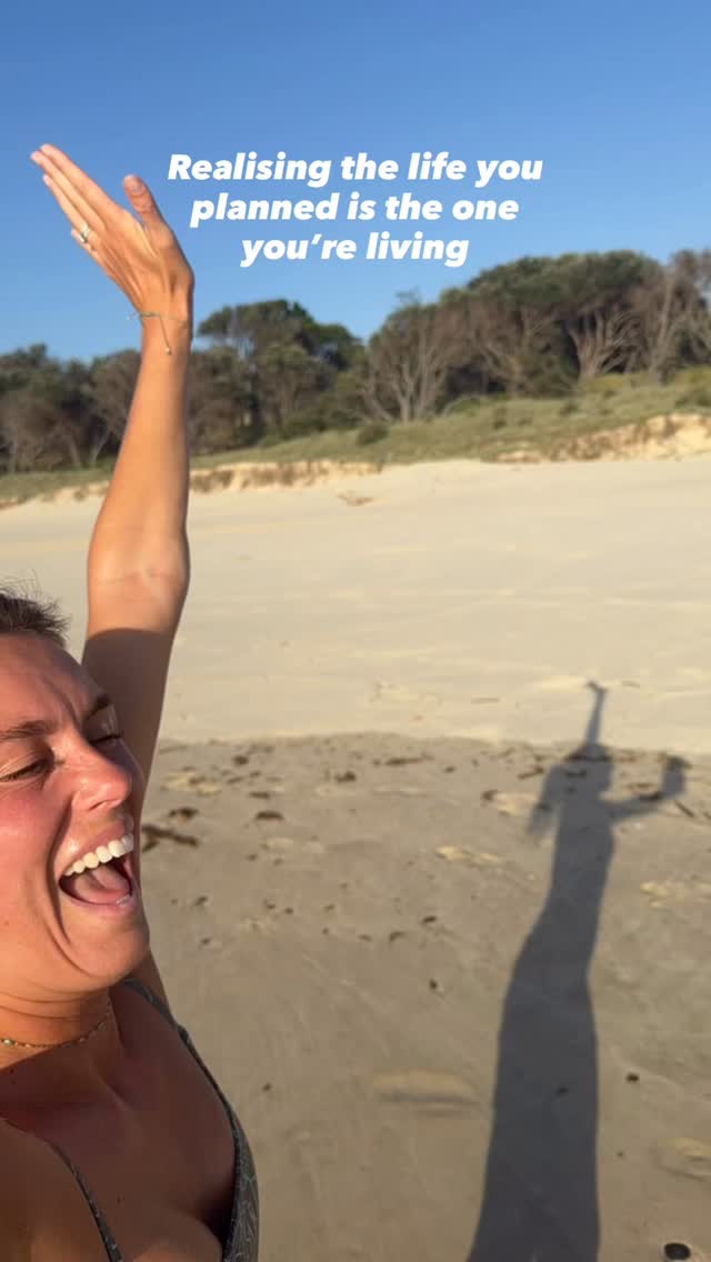 Started planning this life 6/7 years ago so me and @edjackson8 would have the freedom to work remotely and travel.
2026 me - early morning run on a beach in Australia and then off to grab a coffee and work from a sexy cafe 👌 Fuck Yeah.
#dreamscancometrue