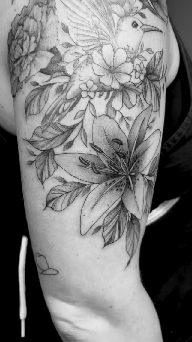 Started this year off with adding to this existing hummingbird tattoo! We added 3 very important birth flowers to an already very meaningful tattoo of florals and a hummingbird. Iโd say it all blends seamlessly together!
Thankful I get to do this work for another year. Thank you to you all for being here โค๏ธ
#ottawa #tattoo #fineline #ottawatattoo #floral