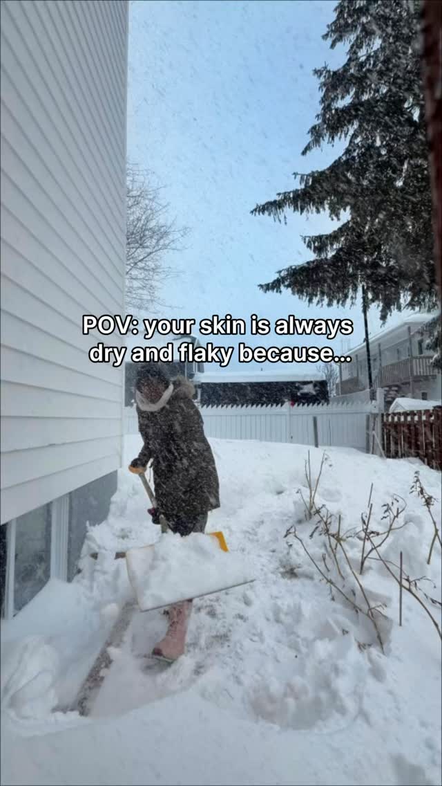 If you live in Quebec you must be familiar with the struggle of extremely dry, dull and flaky skin during winter.
If you naturally have dry skin I know this season is a complete nightmare and don’t get me started on KP flare ups, eczema flare ups. … etc
But thanks to the @haruharuwonder_official Black Rice Probiotics Barrier 2% NAD Serum Mist I can keep my skin calm and hydrated all day long.
PS this alone will not repair your skin barrier but it’s a practical wear to give your skin a boost when the weather gets too harsh.
The beauty is your can spray this at any time your skin feels tight ( you don’t even need to add to your regular routine), over make-up , at work , at school etc
#haruharuwonder #barrierrepair #winterskincare #mistserum