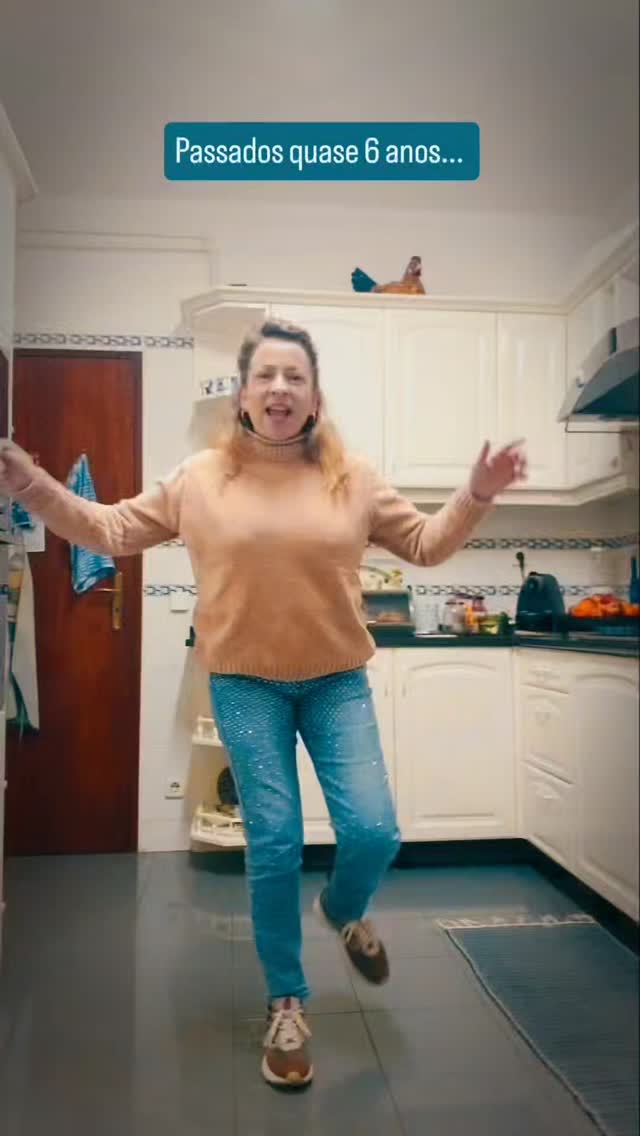 Votei no domingo passado. Agora aguardo, calmamente, o resultado de amanhã... 😅 (passados quase 6 anos de luta, e de prognósticos assustadores, este é o resultado... 🙌).
Bom dia de reflexão! Votem, votem mesmo que o céu se vos afigure carregado... 💦💨🌧