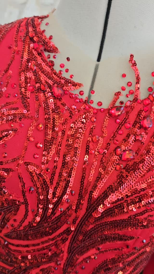 An ombré sequin gown elevated with hand-dyed lace and coordinating leather fringe. Designed exclusively for your 2026 Jr. Miss Mid-South, Avonlea Bratcher.
#rodeoqueen #rodeoqueenfashion #rodeoqueendress #handmadedress ##customclothing