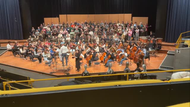 The first of two concerts at @hfmt_koeln of Verdi’s epic Requiem done! It’s so incredible to feel the force of over 180 musicians playing together for this piece. 🤯Looking forward to doing it again tomorrow at the Anneliese Brost Musikforum Ruhr with the wonderful Prof. Christopher Brauckmann leading us! 🤗
#orchestermusik #orchesterprobe #verdi #verdirequiem #hfmtköln