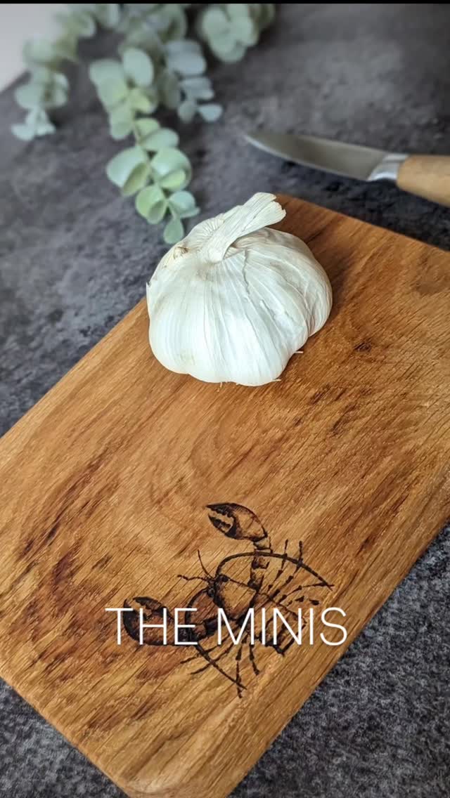 My Wood Minis
๐ฑ I have to say I am really pretty proud of my new product - the Mini Board, but also the fact the oak wood itself I milled three and a 1/2 years ago, and I'm pleased to say it's finally dry and ready to be utilised.
๐ฑ These were so popular at my Christmas events I have sold out. They work so well for cheese and crackers for 1, cutting herbs and garlic or slicing lemon and limes for those gorgeous drinks. I will be making some more soon, hit up the newsletter to be kept in the loop.