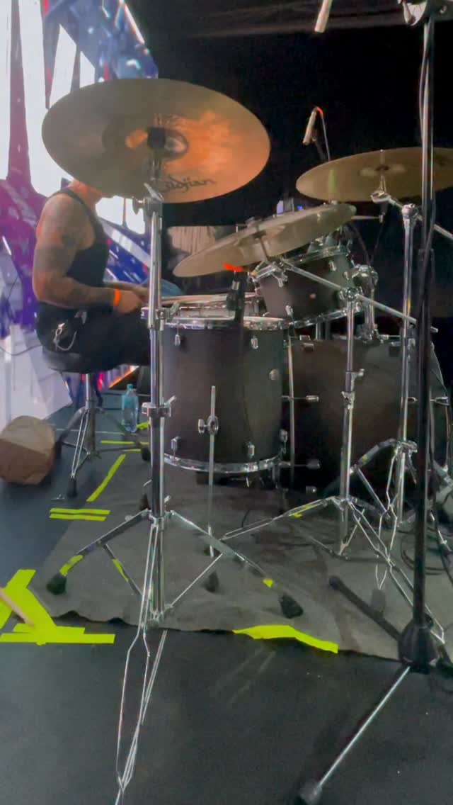 Gracias @mansofest @ex.novios ❤️ (terrible ángulo 🤣📹💩) Más 📹 en los stories.
#drums #drummer #drumlife #drummersofinstagram #drummerworld #bateristas #baterista #drumsolo #drumsticks #drumstagram #punkrock #thrash #metal #punkdrummer #metaldrummer
