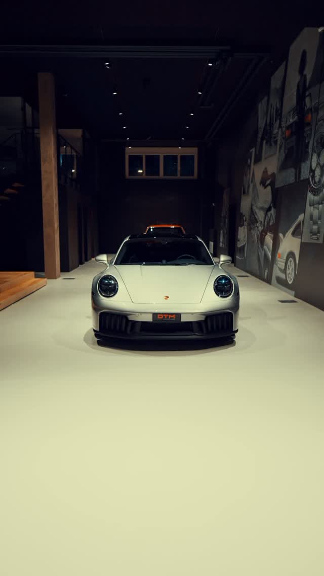 Hybrid performance meets GTS DNA.
Electric boost for immediate torque, a finely tuned chassis, and uncompromising precision.
The 992.2 GTS proves how the future of the 911 should feel.