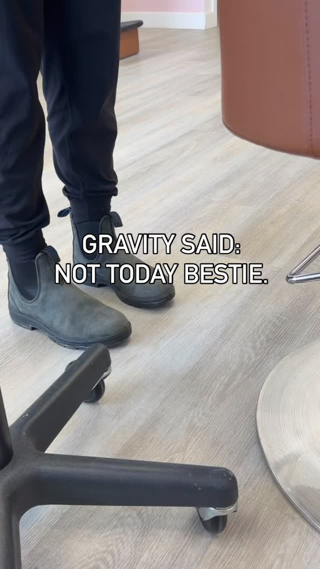 No because WHY is this a universal experience???
You drop ONE thing and suddenly it’s a full-blown system failure.
Clips flying. Combs abandoning you. Foils choosing freedom.
Hands disconnected. Brain buffering. Gravity aggressive.
This isn’t being bad at your job…
it’s a ✨scheduled spiritual attack✨ between clients.
What’s the thing that always hits the floor for you???
👉 Comb
👉 Clips
👉 Tint brush
👉 Foil
👉 Blowdryer cord trying to end you
👉 OR “literally everything”
Confess below ⬇️ we’re in this together 🫠💈
#HairStylistLife #BeautyIndustryProblems #ClumsyEra #SalonChaos #IfYouKnowYouKnow