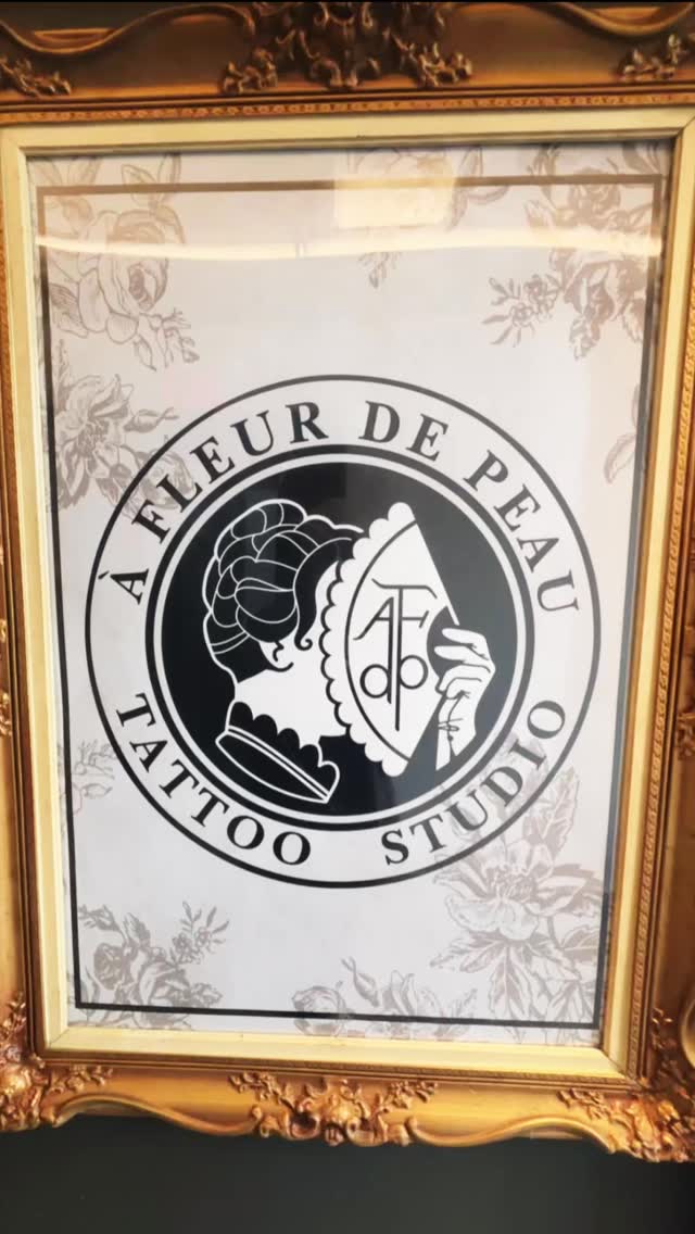 Première session dans mon nouveau spot chez @studio.afleurdepeau, j’y accueille de la visite très spéciale !! #tattoo #tattoomontreal #tattoos #matchingtattoos
