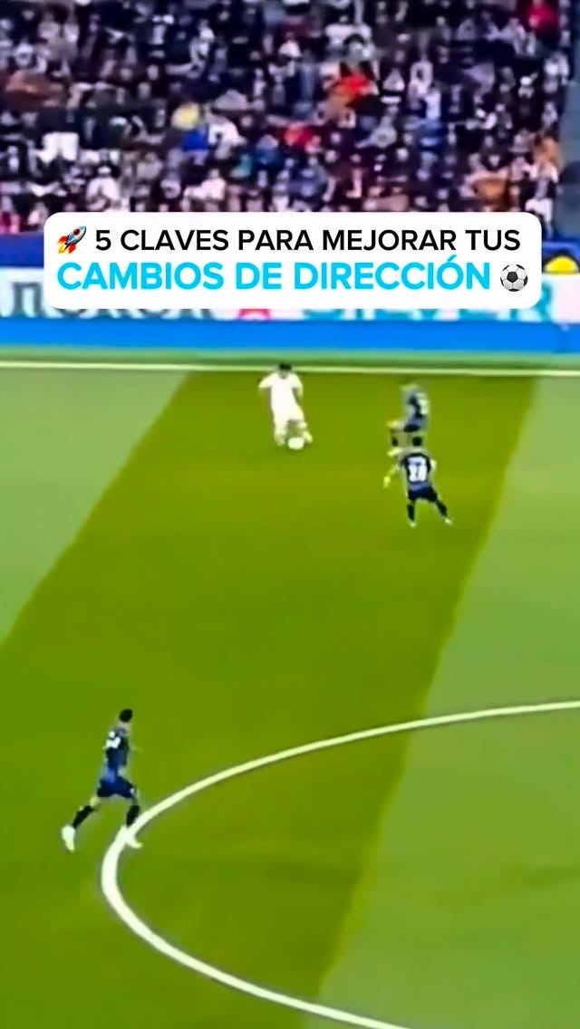 🚀 ¿QUIERES SER MÁS RÁPIDO EN LOS CAMBIOS DE DIRECCIÓN? ⚽💥
No es solo correr… es frenar, girar y volver a acelerar 👇
🔥 5 CLAVES para mejorar tus CAMBIOS DE DIRECCIÓN como futbolista
1️⃣ Fuerza máxima 🏋️♂️
Más fuerza = más control en cada apoyo y en cada giro
2️⃣ Deceleraciones 🛑
Saber frenar bien es clave para cambiar rápido y sin lesiones
3️⃣ Potencia ⚡
Convierte la fuerza en salidas explosivas tras el cambio
4️⃣ Pliometría 🔥
Reactividad, apoyos rápidos y eficiencia en el contacto con el suelo
5️⃣ Mecánicas de mov 🏃♂️
Técnica correcta para cambiar de dirección de manera más eficiente.
❌ No es solo correr
✅ Es frenar, girar y acelerar con criterio futbolístico
💬 Comenta “CAMBIOS” y te ayudamos a mejorarlos ⚽🚀
#trainelite #metodo90+ #futbolista #rendimiento #cambiosdedireccion