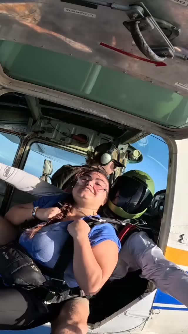 🌊✨ Big Island Views from 10,000ft! ✨🌊
Freefall over paradise with #SkydiveBig – where the adrenaline rush meets breathtaking Hawaii landscapes! 🌴☀️
Ready to take the leap? Book your jump today and experience the thrill of a lifetime! ⬇️
📍 Big Island, Hawaii
📲 @SkydiveBig
🔗 Book now at skydivebig.com
#Skydiving #Hawaii #inspiration #instagood #BigIslandAdventures #adrenaline #BucketList #adventure