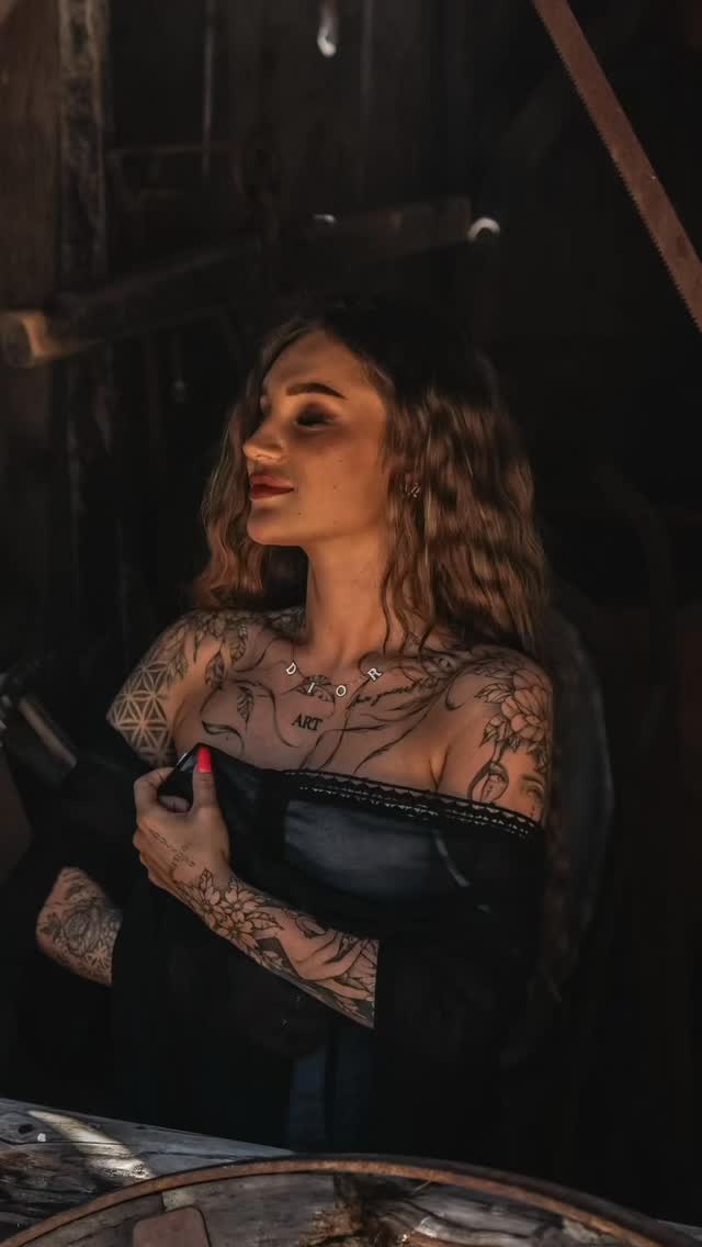 Ciągle widzicie tylko gołą dziarkę, bez pokazania tego kim jesteście. A te tatuaże, to są Wasze historie, Wasza codzienność✨