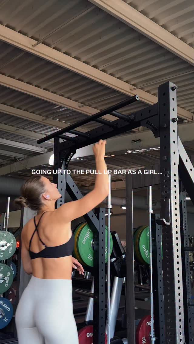 Going to the pull-up bar as a girl feels like…🦋
Wearing @oneractive
#pullups #calisthenicsgirls