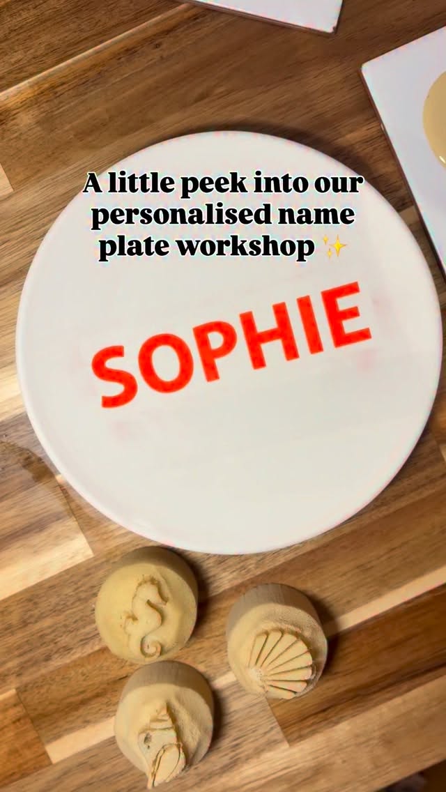 Stencil removal is my happy place 👀✨
Sticker removal = pure bliss 🎨
Team slow peel or rip with finesse?
🎨 Don’t miss our Personalised Name Plate Workshop in February half term - book your spot on our website now!
#potterypainting #paintyourownpottery #satisfyingreels #creativeworkshop #happyglazepottery