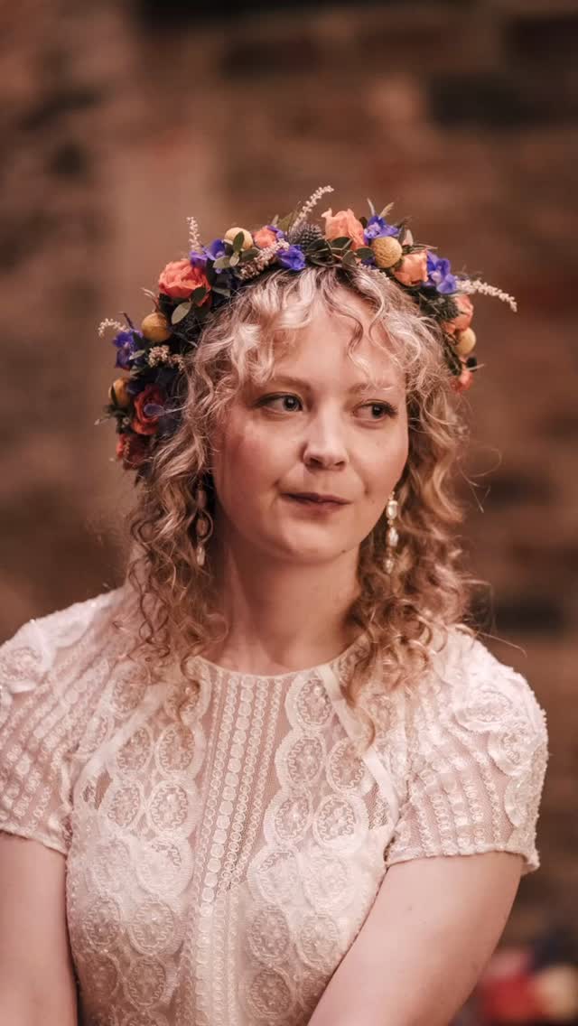 “Jen was perfect and knew exactly how to style my hair type, Her work meant I was able to celebrate my natural curls!”
I love,love, love working with natural curls and allowing my curly hair brides to feel their absolute best authentic selves by showcasing their curls! Being a salon hairstylist alongside my bridal work, I am trained in the curl by curl cut method, so am used to handling and working with natural curls daily so you don’t need to have any worries!
Watch to the end to read more of Hannah’s kind words!
Stunning photography from @_julesbarron_ ✨
#curlybride #curlyhair #curlyhairstyle #bohohairstyle #bohobride #bridalflowercrown