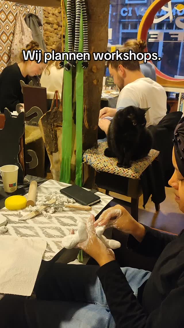 Onze volgende creatieve workshops staan online! 🎨🐱✨
Wil je schilderen, collages maken of kleien tussen onze katten?
Meld je dan snel aan plekken vullen snel 💛
📅 08 februari – Collage Workshop
📅 12 april – Paint & Purr
📅 12 april – Cats & Clay
➡️ Reserveer via de link in bio!