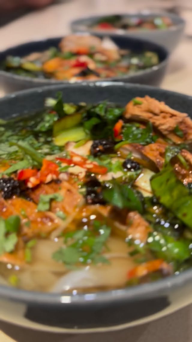 Spicy chicken ramen for dinner tonight 🍜🔥
Healthy, super tasty, and the perfect way to use up choi sum & cabbage.
The boys smashed it 🙌 Nothing left
What would you add to your ramen? 👇
#SpicyRamen #HomeCooking #MidweekMeals #AsianHomeCooking #HealthyComfortFood #NoFoodWaste #DadCooks #FamilyDinner 🍜🔥
